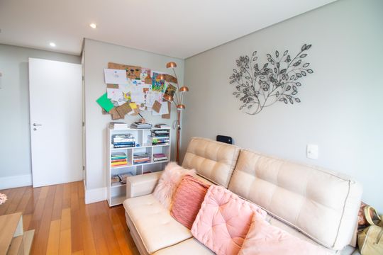 Venda de apartamento no Campo Belo com 3 quartos, piscina e churrasqueira. — Sala de TV