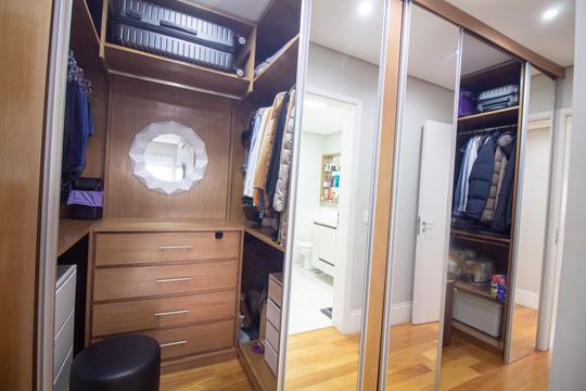 Venda de apartamento no Campo Belo com 3 quartos, piscina e churrasqueira. — Closet da Suíte 3