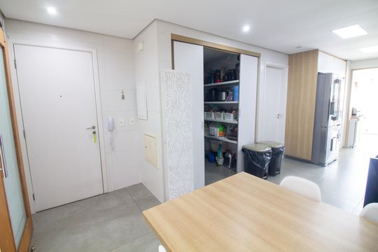 Venda de apartamento no Campo Belo com 3 quartos, piscina e churrasqueira. — Copa