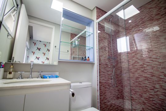 Venda de apartamento no Campo Belo com 3 quartos, piscina e churrasqueira. — Banheiro da Suíte 2