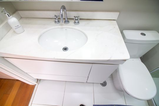 Venda de apartamento no Campo Belo com 3 quartos, piscina e churrasqueira. — Banheiro da Suíte 1