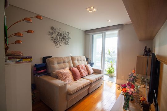 Venda de apartamento no Campo Belo com 3 quartos, piscina e churrasqueira. — Sala de TV