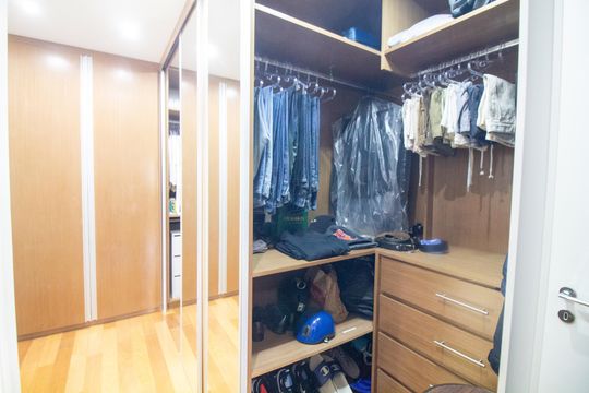 Venda de apartamento no Campo Belo com 3 quartos, piscina e churrasqueira. — Closet da Suíte 3