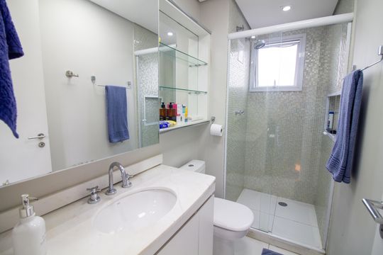 Venda de apartamento no Campo Belo com 3 quartos, piscina e churrasqueira. — Banheiro da Suíte 1