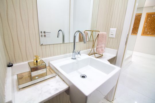 Venda de apartamento no Campo Belo com 3 quartos, piscina e churrasqueira. — Lavabo