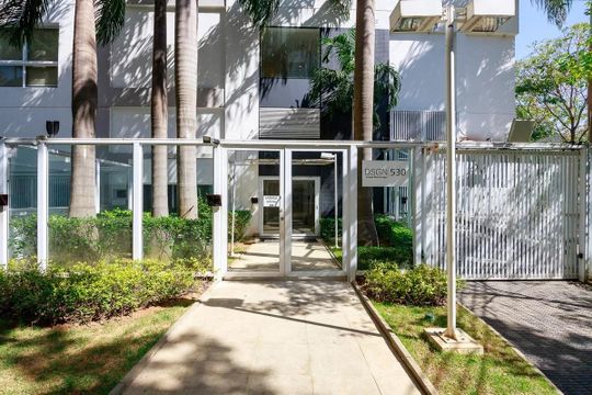 Venda de apartamento no Campo Belo com 3 quartos, piscina e churrasqueira. — Fachada e portaria