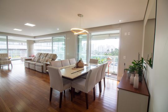 Venda de apartamento no Campo Belo com 3 quartos, piscina e churrasqueira. — Sala de Jantar