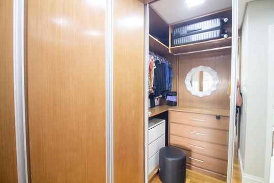 Venda de apartamento no Campo Belo com 3 quartos, piscina e churrasqueira. — Closet da Suíte 3