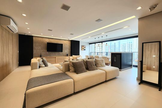 Venda de apartamento mobiliado com 3 suítes, piscina e churrasqueira no condomínio.
