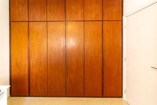 Apartamento mobiliado com 3 quartos e varanda para comprar. — Suíte 1