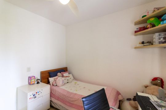 Apartamento mobiliado com 3 quartos e varanda para comprar. — Suíte 3