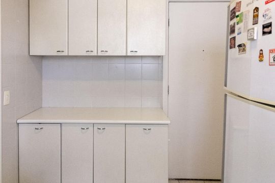 Apartamento mobiliado com 3 quartos e varanda para comprar. — Área de Serviço