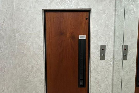 Apartamento mobiliado com 3 quartos e varanda para comprar. — Hall social