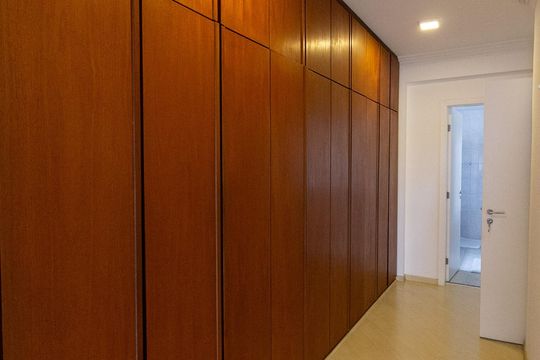Apartamento mobiliado com 3 quartos e varanda para comprar. — Suíte 2