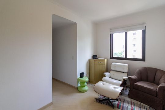 Apartamento mobiliado com 3 quartos e varanda para comprar. — Sala de Tv