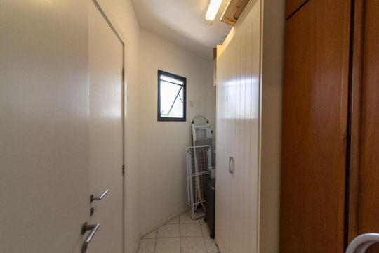 Apartamento mobiliado com 3 quartos e varanda para comprar. — Quarto de Serviço