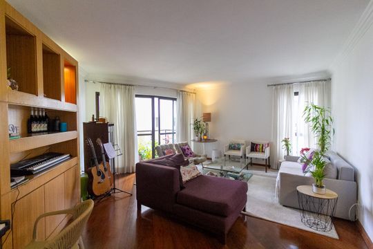 Apartamento mobiliado com 3 quartos e varanda para comprar. — foto 1