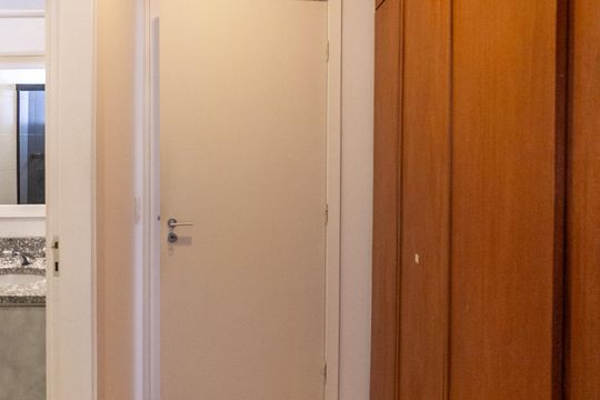 Apartamento mobiliado com 3 quartos e varanda para comprar. — Suíte 3
