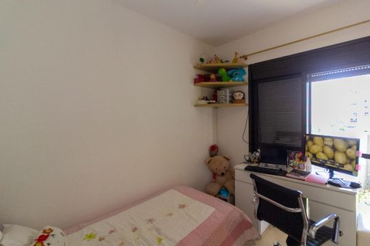 Apartamento mobiliado com 3 quartos e varanda para comprar. — Suíte 3