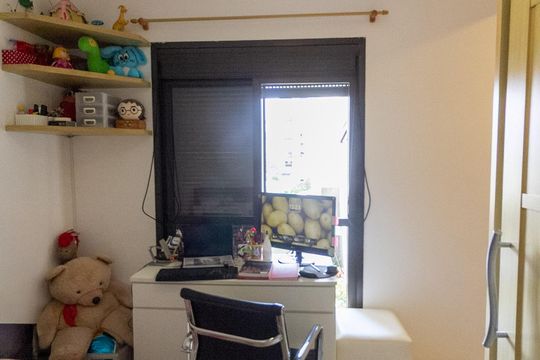 Apartamento mobiliado com 3 quartos e varanda para comprar. — Suíte 3