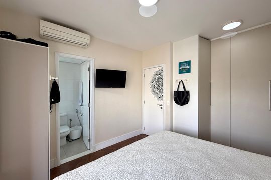 Apartamento com 3 quartos e varanda, ideal para compra. Prático e funcional para sua família. — Suíte 3