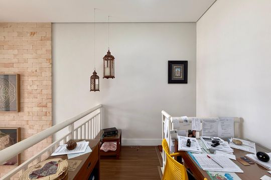 Apartamento com 3 quartos e varanda, ideal para compra. Prático e funcional para sua família. — Escritório