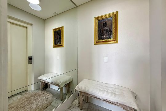 Apartamento com 3 quartos e varanda, ideal para compra. Prático e funcional para sua família. — Hall Social Apartamento