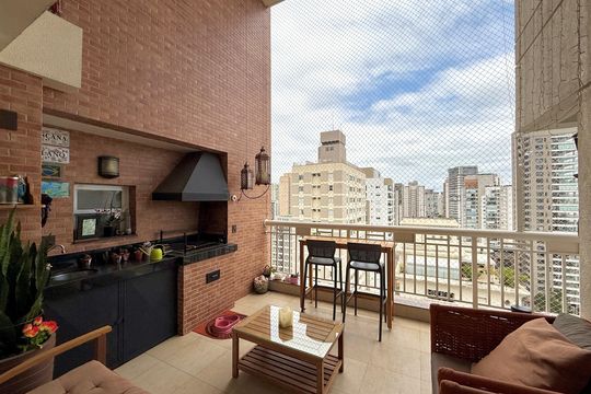 Apartamento com 3 quartos e varanda, ideal para compra. Prático e funcional para sua família. — Varanda