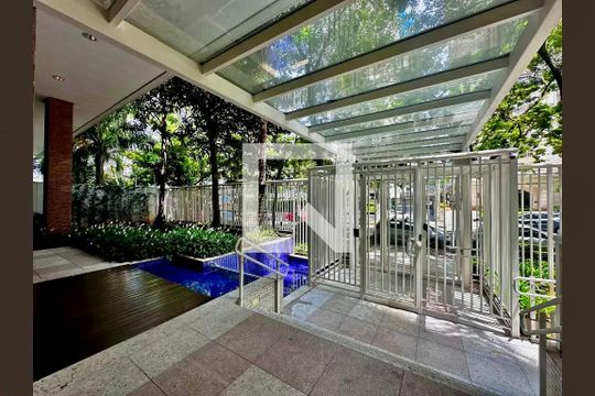Apartamento com 3 quartos e varanda, ideal para compra. Prático e funcional para sua família. — Entrada