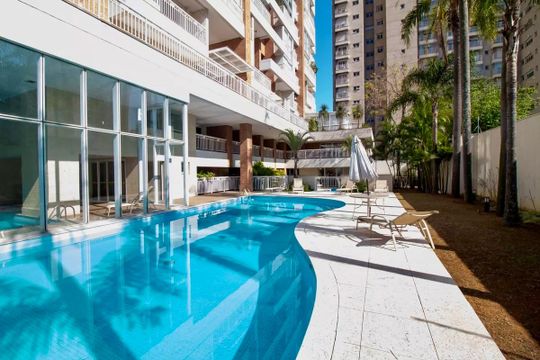 Apartamento com 3 quartos e varanda, ideal para compra. Prático e funcional para sua família. — Piscina