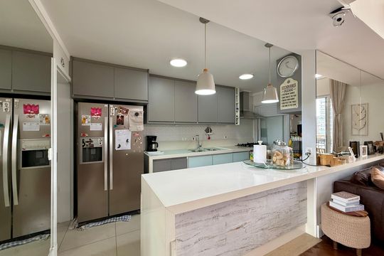 Apartamento com 3 quartos e varanda, ideal para compra. Prático e funcional para sua família. — Cozinha