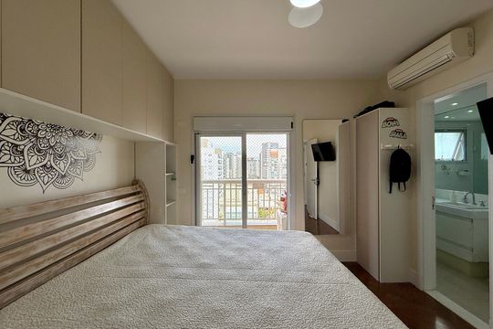 Apartamento com 3 quartos e varanda, ideal para compra. Prático e funcional para sua família. — Suíte 3