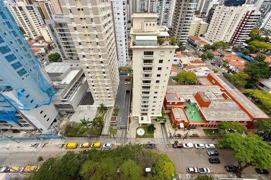 Apartamento com 3 quartos e varanda, ideal para compra. Prático e funcional para sua família. — Vista