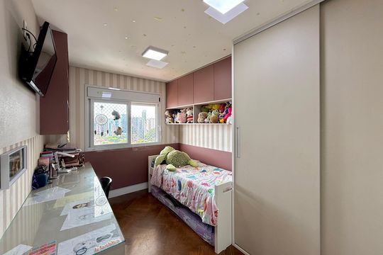 Apartamento com 3 quartos e varanda, ideal para compra. Prático e funcional para sua família. — Suíte 1