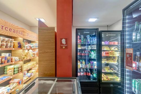 Apartamento com 3 quartos e varanda, ideal para compra. Prático e funcional para sua família. — Mercadinho