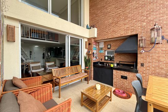 Apartamento com 3 quartos e varanda, ideal para compra. Prático e funcional para sua família. — Varanda