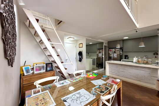 Apartamento com 3 quartos e varanda, ideal para compra. Prático e funcional para sua família. — Sala