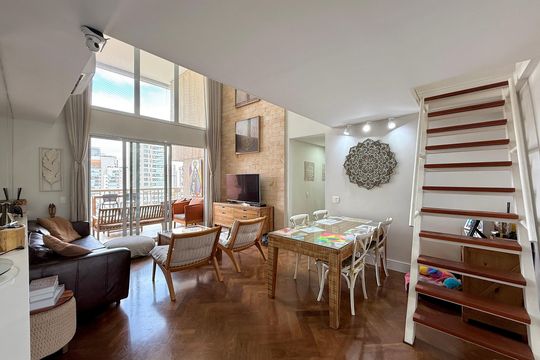 Apartamento com 3 quartos e varanda, ideal para compra. Prático e funcional para sua família. — Sala