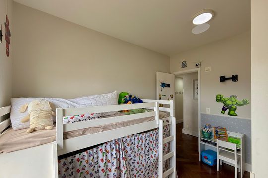 Apartamento com 3 quartos e varanda, ideal para compra. Prático e funcional para sua família. — Suíte 2