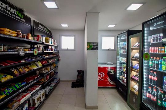 Apartamento com 3 quartos e varanda, ideal para compra. Prático e funcional para sua família. — Mercadinho