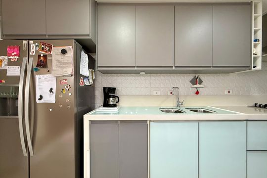 Apartamento com 3 quartos e varanda, ideal para compra. Prático e funcional para sua família. — Cozinha