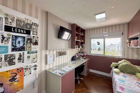 Apartamento com 3 quartos e varanda, ideal para compra. Prático e funcional para sua família. — Suíte 1