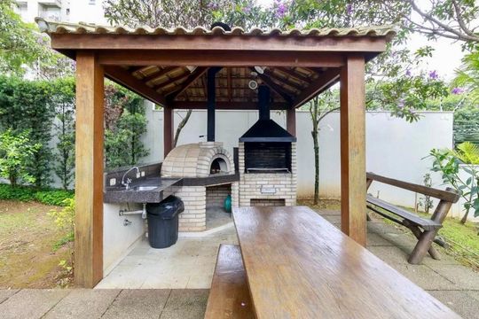 Apartamento com 3 quartos e varanda, ideal para compra. Prático e funcional para sua família. — Churrasqueira