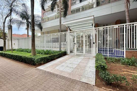 Apartamento com 3 quartos e varanda, ideal para compra. Prático e funcional para sua família. — Fachada