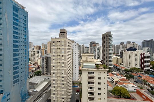Apartamento com 3 quartos e varanda, ideal para compra. Prático e funcional para sua família. — Vista