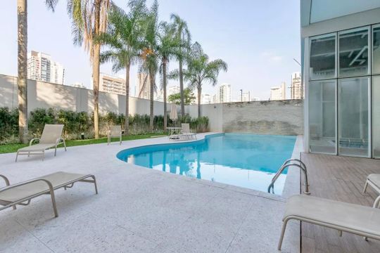 Apartamento com 3 quartos e varanda, ideal para compra. Prático e funcional para sua família. — Piscina