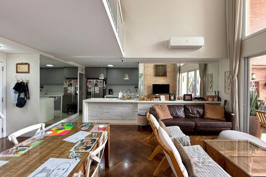 Apartamento com 3 quartos e varanda, ideal para compra. Prático e funcional para sua família. — Sala