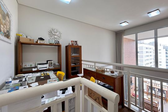 Apartamento com 3 quartos e varanda, ideal para compra. Prático e funcional para sua família. — Escritório