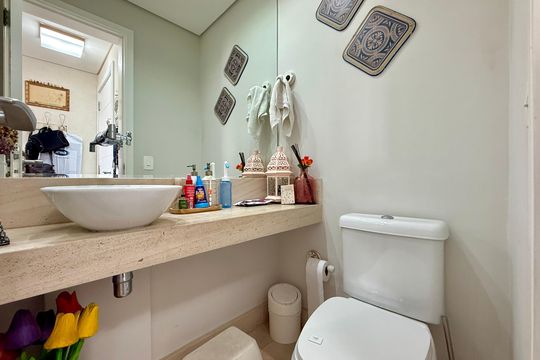 Apartamento com 3 quartos e varanda, ideal para compra. Prático e funcional para sua família. — Lavabo