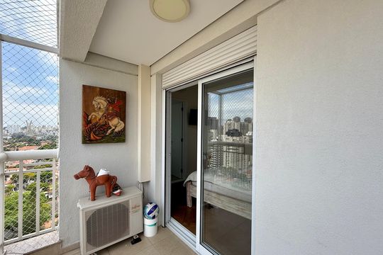 Apartamento com 3 quartos e varanda, ideal para compra. Prático e funcional para sua família. — Sacada Suíte 3